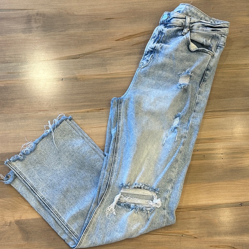 RISEN Light Wash Women's Jeans with Distressed Knees - Picture 5 of 10